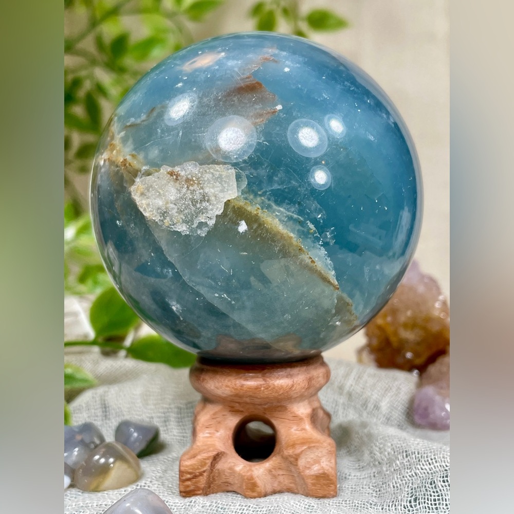 2460 Blue Onyx Crystal Sphere - Picture 10 of 12